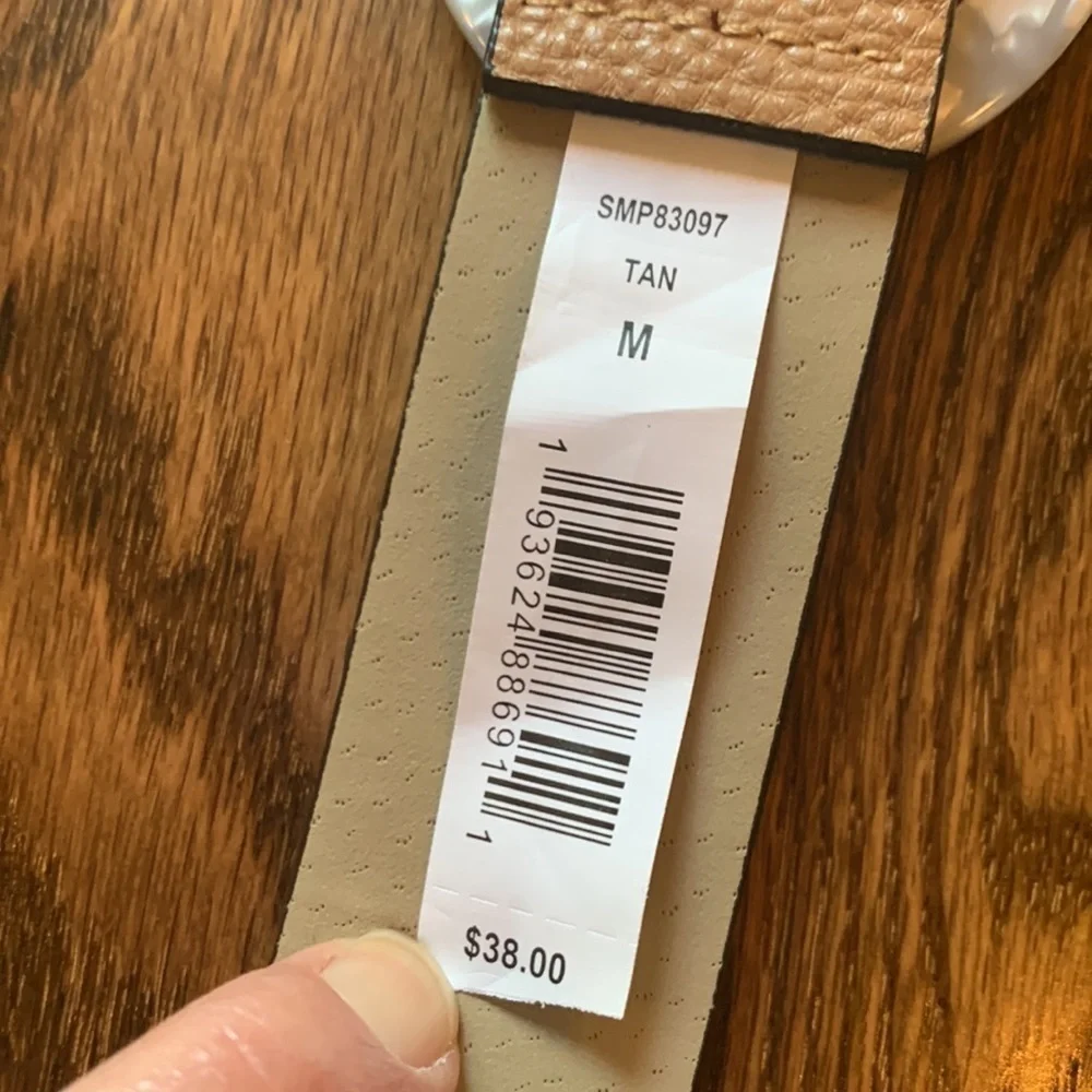 STEVE Madden tan medium faux leather pebbled belt with pearl looking buckle